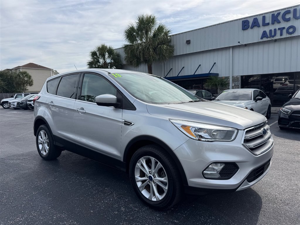 Used 2019 Ford Escape SE FWD image 2