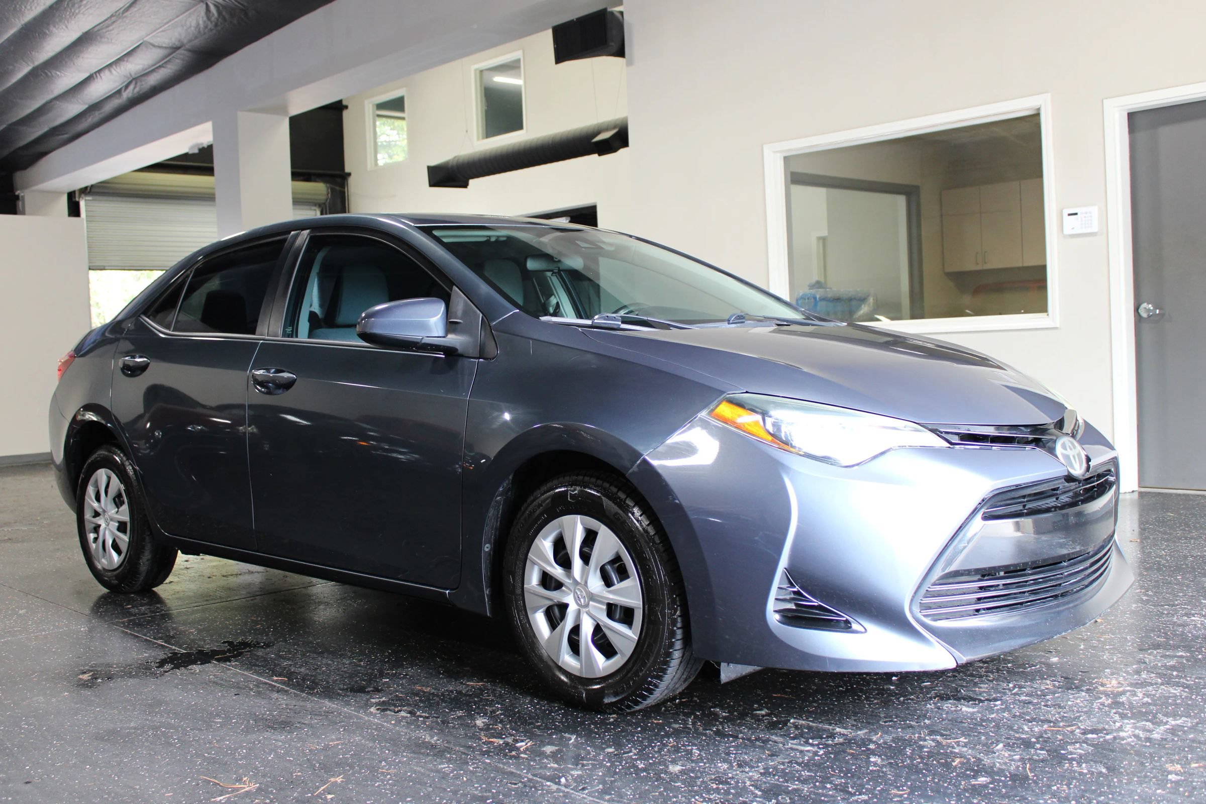 Used 2017 Toyota Corolla L FWD image 3
