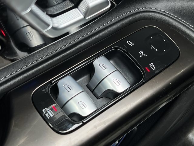 Used 2022 Mercedes-Benz SL 63 AMG 4MATIC image 22