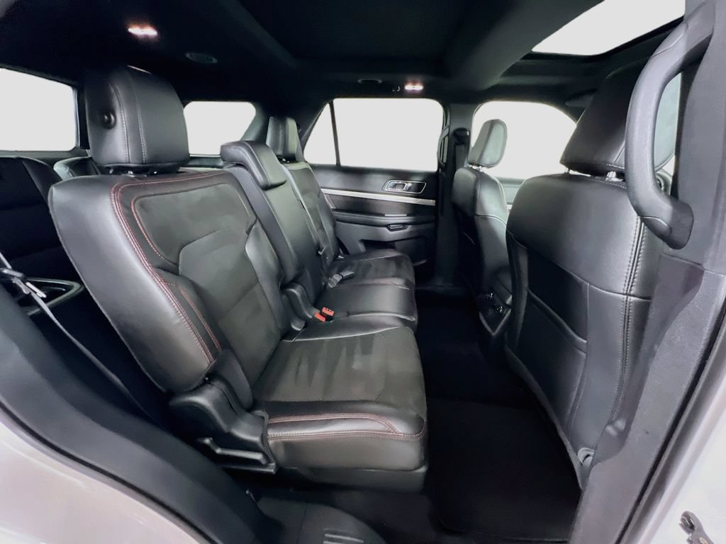 Certified 2018 Ford Explorer XLT w/ Equipment Group 202A AWD/4WD image 29