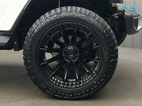 Used 2024 Jeep Wrangler Unlimited Sahara w/ Technology Group image 9