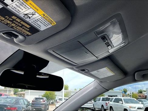 Used 2018 Toyota Highlander LE FWD image 24