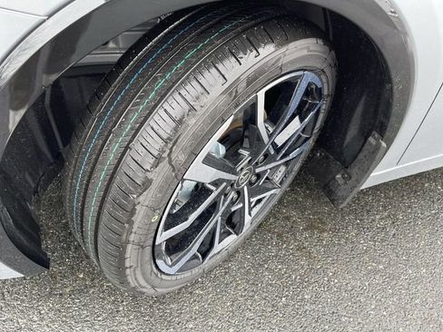 New 2026 Toyota Prius Plug-In Hybrid FWD image 2