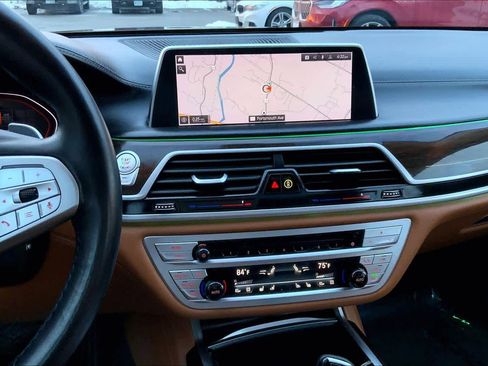 Used 2020 BMW 750i xDrive w/ Autobahn Package image 7
