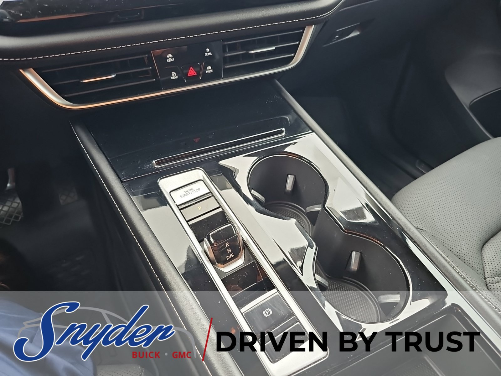 Used 2024 Volkswagen Atlas SE FWD image 18