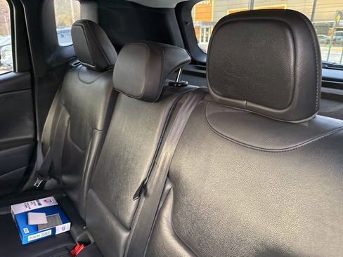 Used 2021 Jeep Renegade Limited w/ Luxury Group II image 24