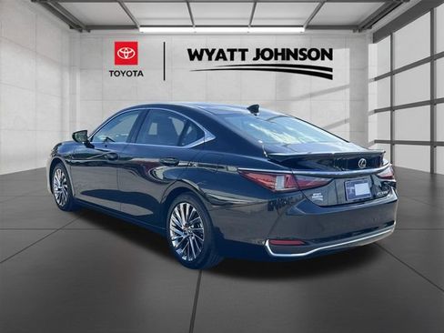 Used 2024 Lexus ES 300h Ultra Luxury w/ Accessory Package (Z2) FWD image 3