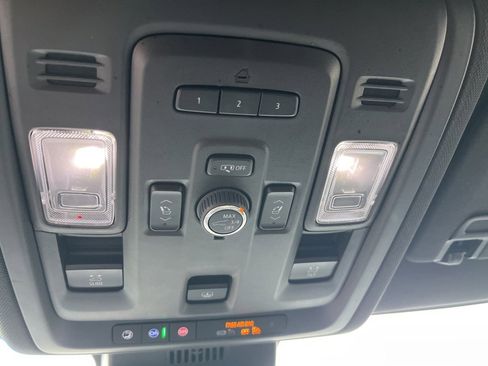 Used 2023 GMC Yukon SLT w/ SLT Luxury Package image 27