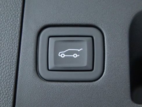 Certified 2023 Cadillac XT4 Luxury w/ Cold Weather Package AWD/4WD image 28