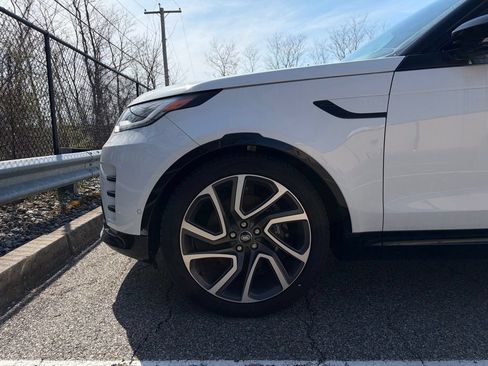 Certified 2025 Land Rover Discovery Metropolitan Edition AWD/4WD image 9
