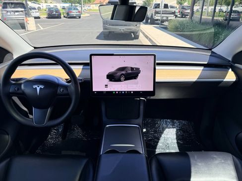 Used 2022 Tesla Model Y Long Range AWD/4WD image 12