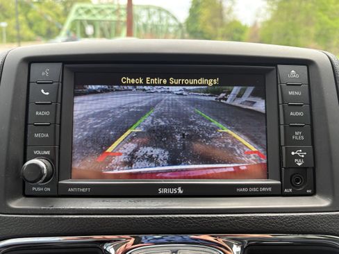 Used 2015 Chrysler Town & Country Touring FWD image 23