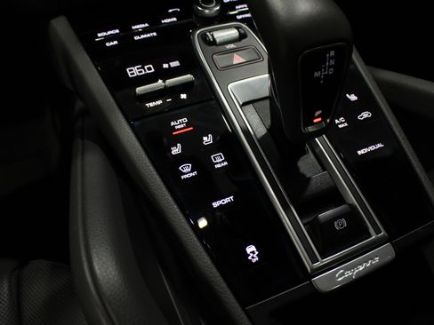 Used 2019 Porsche Cayenne image 28