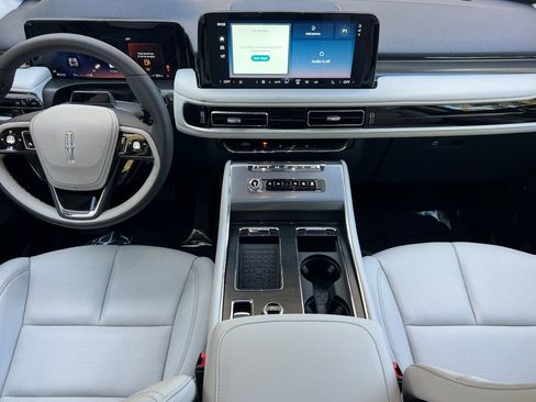 New 2026 Lincoln Aviator AWD image 11