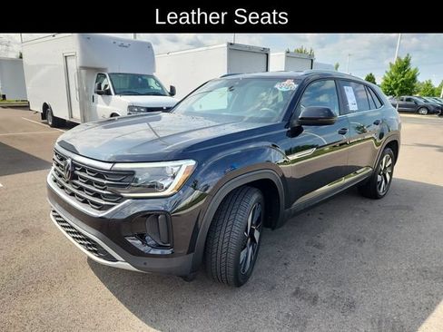 Used 2024 Volkswagen Atlas Cross Sport SE FWD image 3