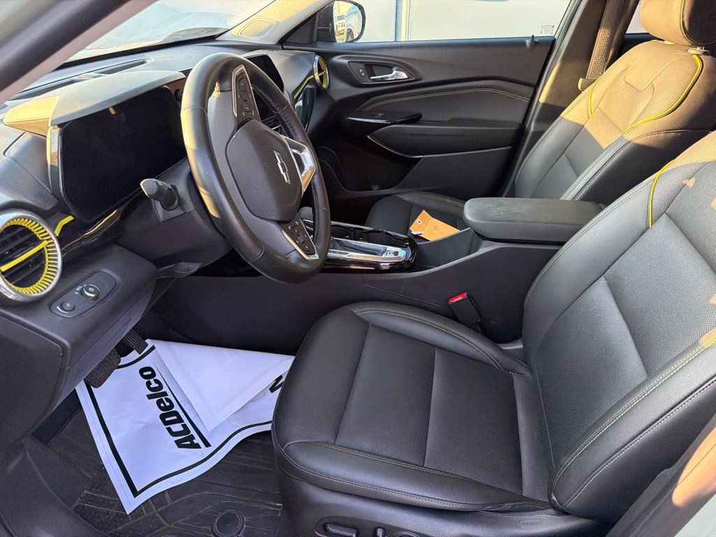 Used 2024 Chevrolet Trax ACTIV w/ Sunroof Package FWD image 8