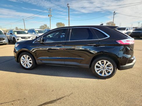 Used 2022 Ford Edge Titanium image 2