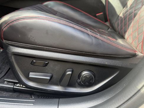 Used 2023 Genesis G70 3.3T w/ Sport Prestige Package image 18