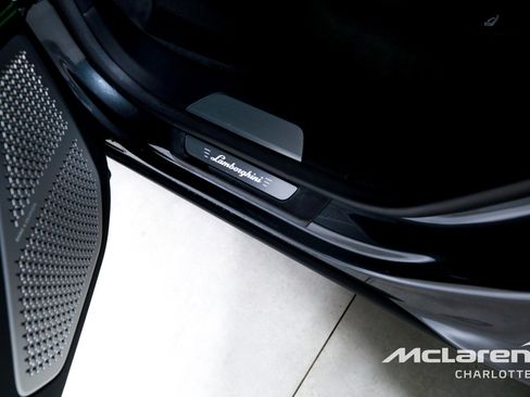 Used 2020 Lamborghini Urus image 20