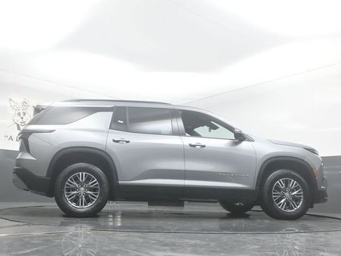 New 2026 Chevrolet Traverse LT w/ LPO, Floor Liner Package FWD image 32