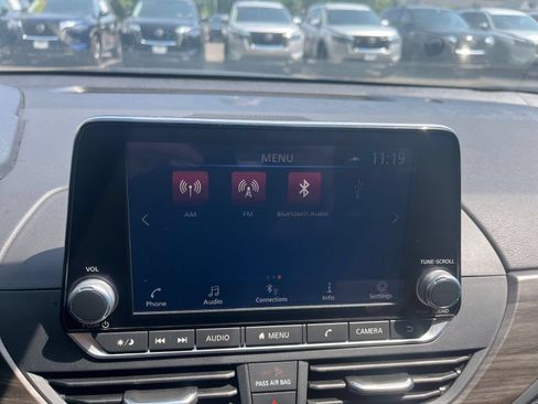 Used 2025 Nissan Altima 2.5 SV FWD image 35
