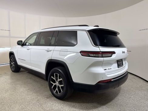 Used 2023 Jeep Grand Cherokee L Limited AWD/4WD image 3