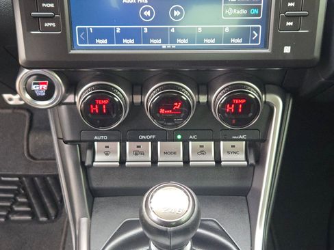 Used 2024 Toyota GR86 Premium image 17