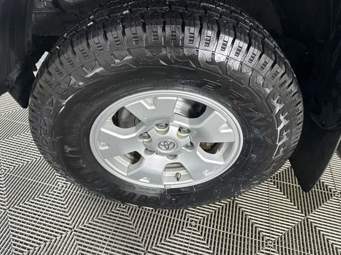 Used 2015 Toyota Tacoma 4x4 Access Cab V6 w/ TRD Off-Road Package image 2