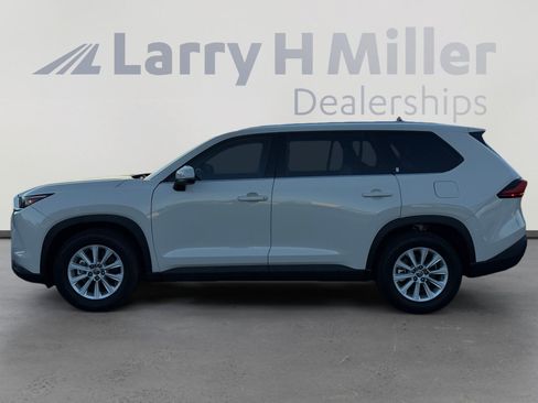 Used 2024 Toyota Grand Highlander AWD Hybrid image 2