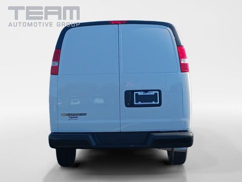 New 2025 Chevrolet Express 3500 Extended image 6