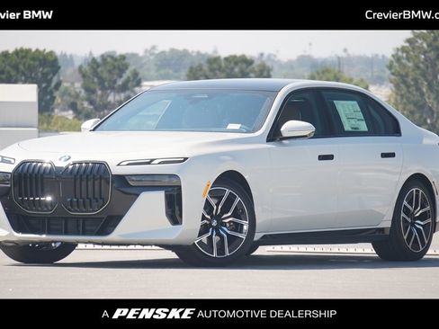 Used 2026 BMW 740i w/ Premium Package RWD image 1