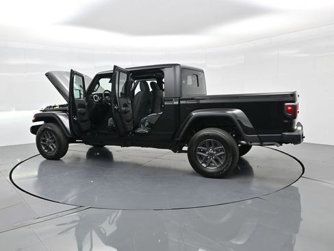 New 2025 Jeep Gladiator Sport image 36