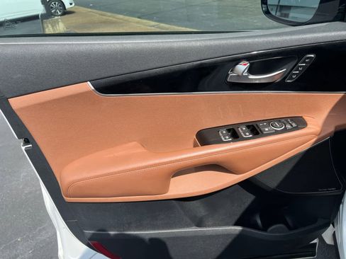 Used 2019 Kia Sorento SX image 21