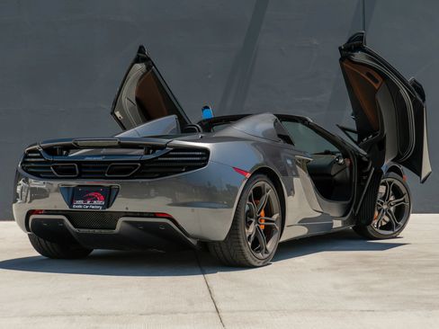 Used 2014 McLaren MP4-12C Spider RWD image 11