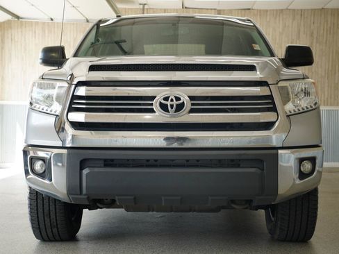 Used 2017 Toyota Tundra SR5 w/ SR5 Upgrade Package AWD/4WD image 3