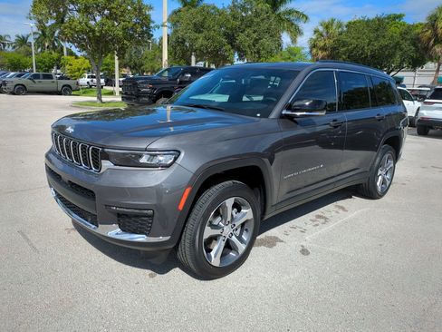New 2025 Jeep Grand Cherokee L Limited w/ Luxury Tech Group II AWD/4WD image 9