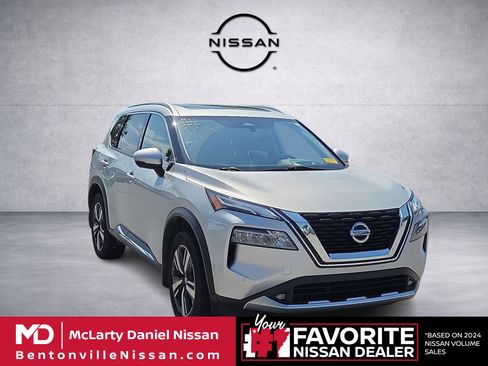 Used 2021 Nissan Rogue Platinum FWD image 1
