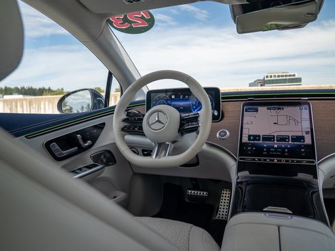Certified 2023 Mercedes-Benz EQE 500 4MATIC Sedan image 21