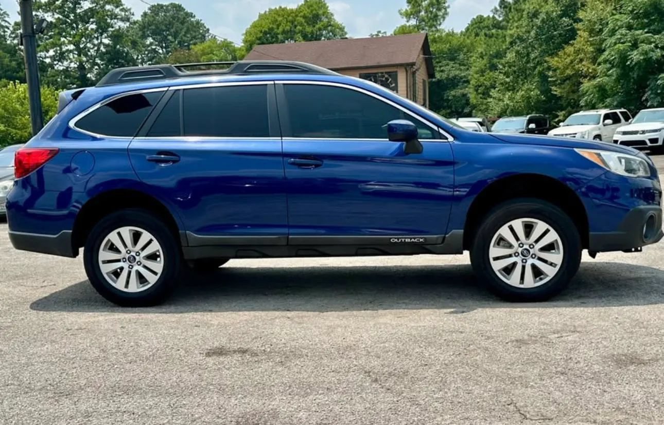 Used 2017 Subaru Outback 2.5i Premium AWD/4WD image 2