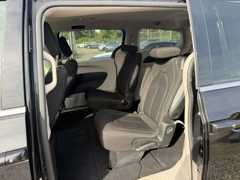 Used 2022 Chrysler Voyager LX FWD image 30