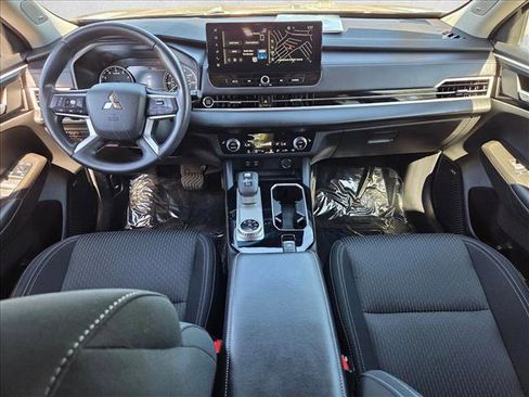 Used 2025 Mitsubishi Outlander ES AWD/4WD image 17