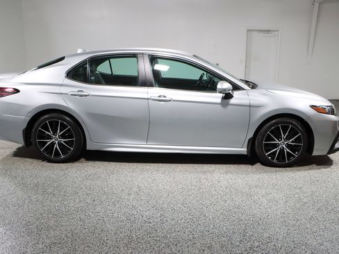 Used 2024 Toyota Camry SE w/ Cold Weather Package FWD image 6