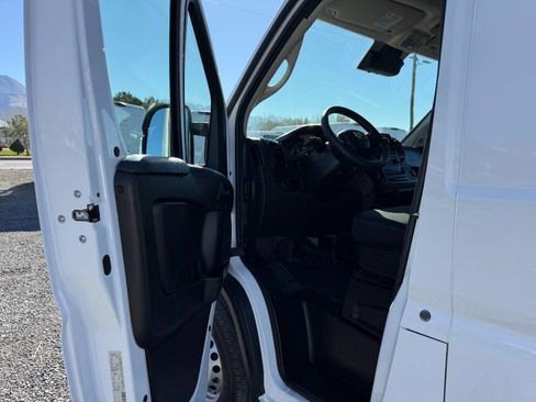 Used 2025 RAM ProMaster 2500 w/ Convenience Group FWD image 14