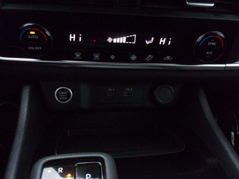 Used 2023 Nissan Rogue SV AWD/4WD image 23