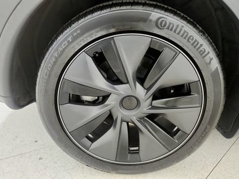 Used 2025 Tesla Model Y Long Range AWD/4WD image 80