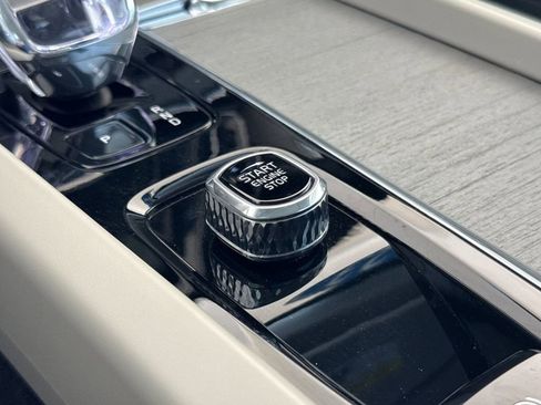Certified 2023 Volvo XC60 B5 Ultimate FWD image 22