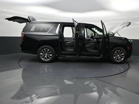 Used 2023 Chevrolet Suburban LT RWD image 33