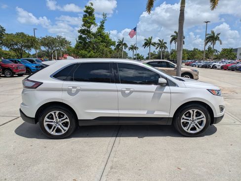Used 2018 Ford Edge Titanium w/ Technology Package AWD/4WD image 3