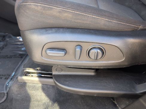 Used 2022 Chevrolet Traverse LT FWD image 13