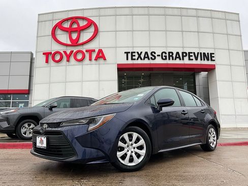 Used 2025 Toyota Corolla LE image 2